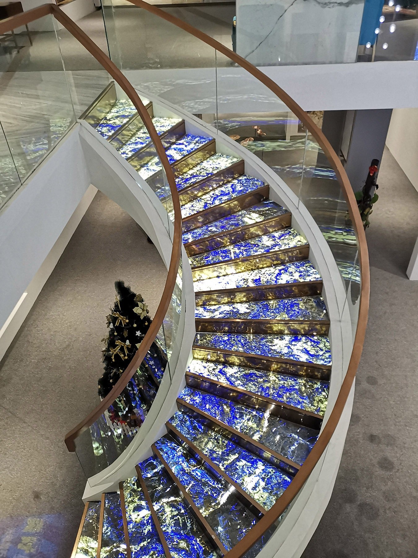 ESCALIER EN PIERRE NATURELLE