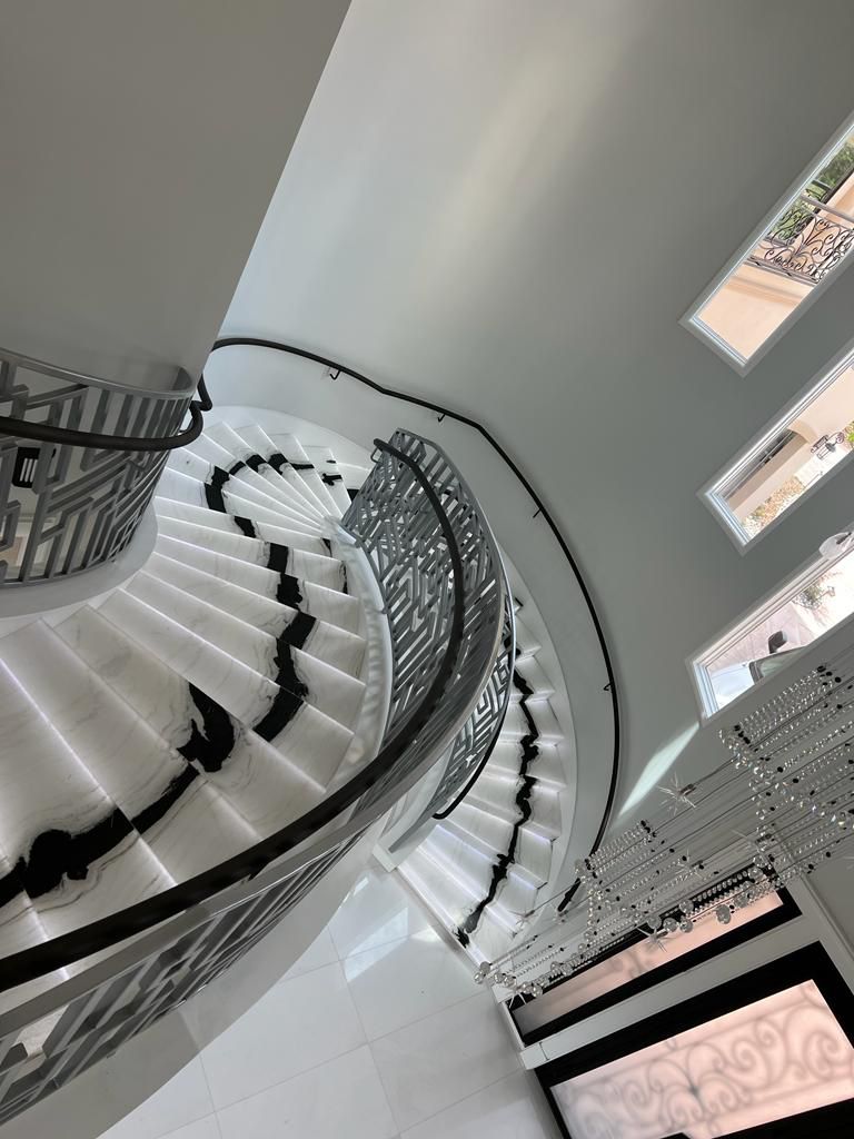 ESCALIER EN PIERRE NATURELLE